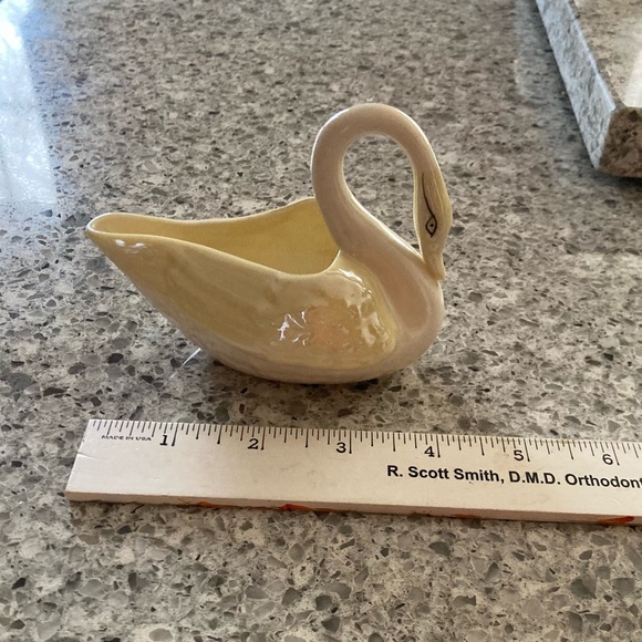 Belleek swan figurine - Picture 2 of 4